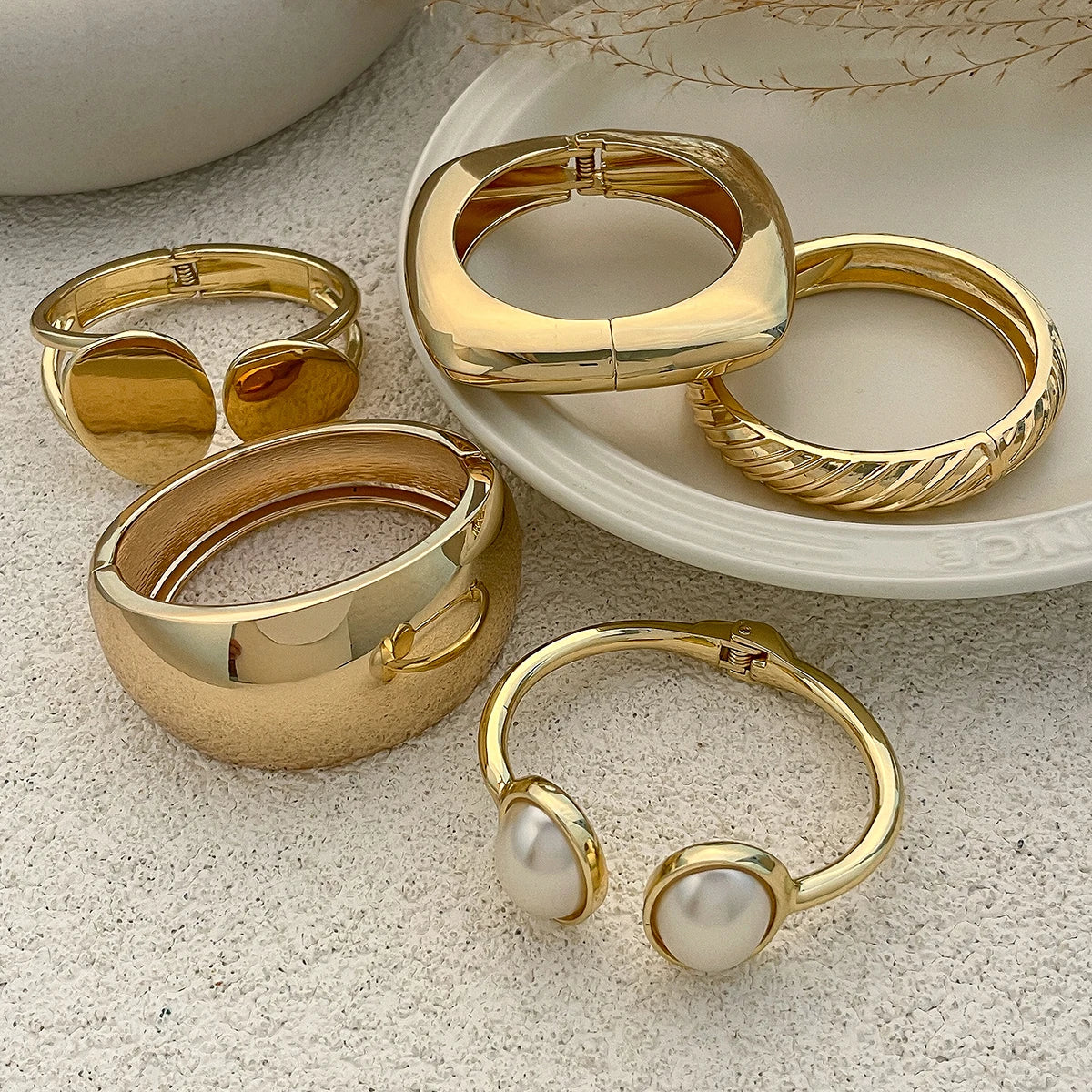 Salircon Exaggerated Punk Smooth Heavy Metal Bangle Bracelet for Women Trend Geometric Open Spring Bangle Party Jewelry Gift