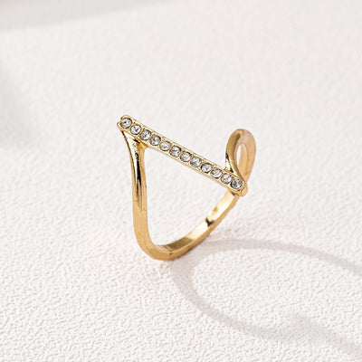 A Women's Ring, a Simple and Stylish Ring with an Imitation Diamond Inlay, Suitable for Daily Wear and Vacation Wear
