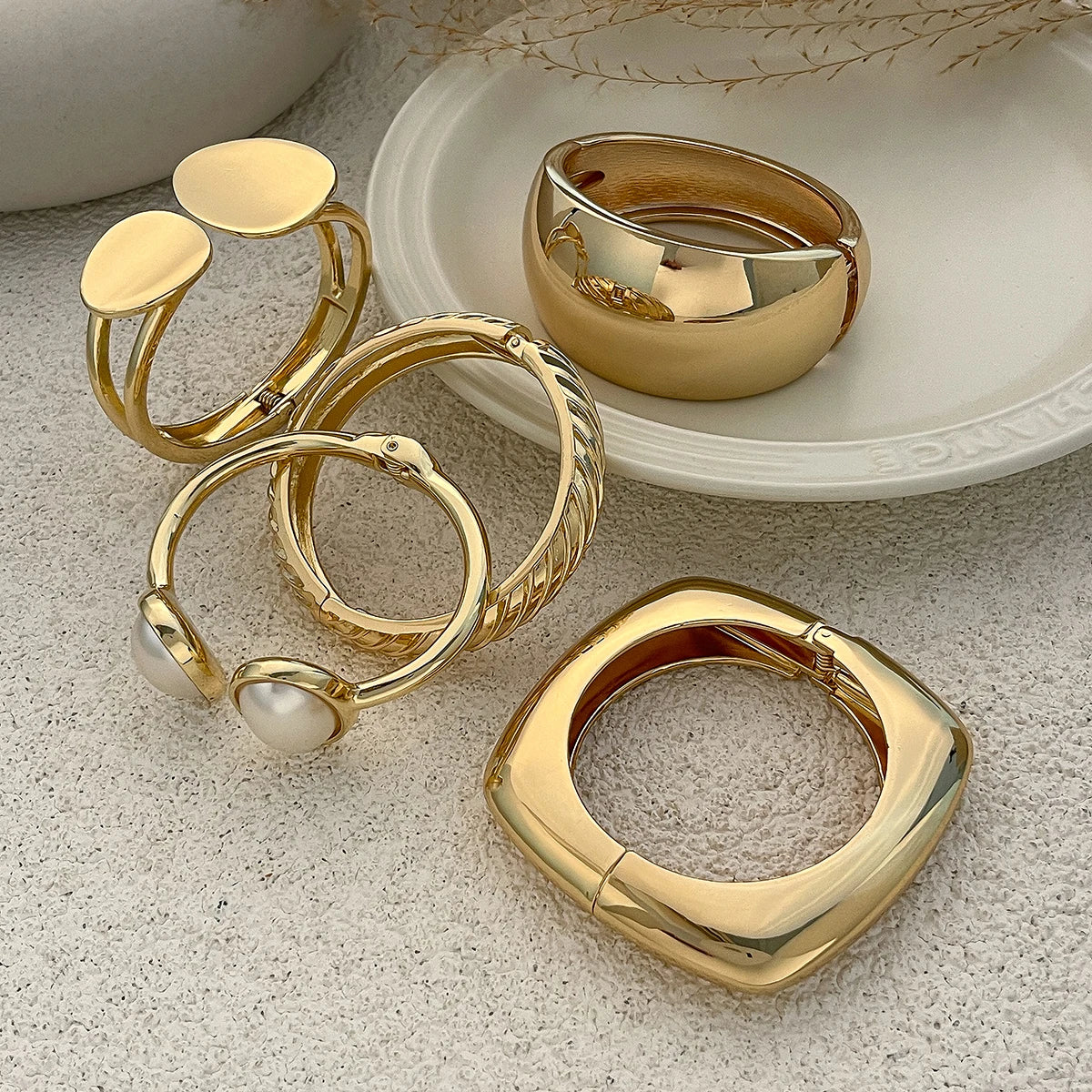 Salircon Exaggerated Punk Smooth Heavy Metal Bangle Bracelet for Women Trend Geometric Open Spring Bangle Party Jewelry Gift