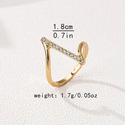 A Women's Ring, a Simple and Stylish Ring with an Imitation Diamond Inlay, Suitable for Daily Wear and Vacation Wear