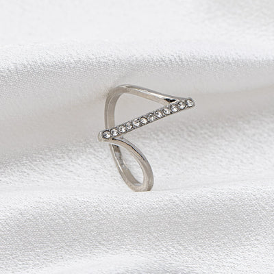 A Women's Ring, a Simple and Stylish Ring with an Imitation Diamond Inlay, Suitable for Daily Wear and Vacation Wear
