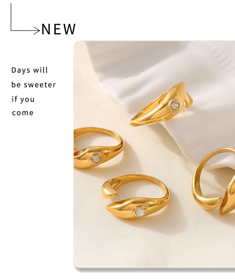 Trendy Chic Rings For Women Gold Plated Waterproof Ring with White Rhinestones Chic Shiny Luxury Jewelry Wholesale