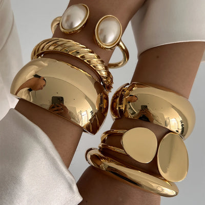 Salircon Exaggerated Punk Smooth Heavy Metal Bangle Bracelet for Women Trend Geometric Open Spring Bangle Party Jewelry Gift